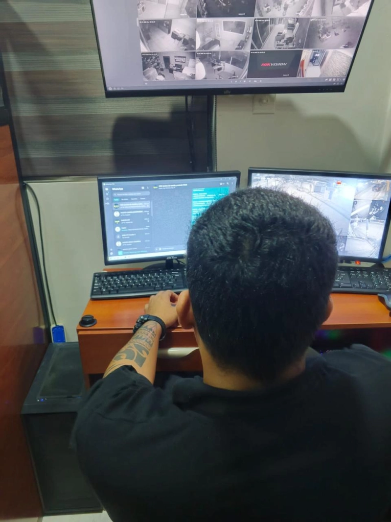 Técnico de cámaras de seguridad